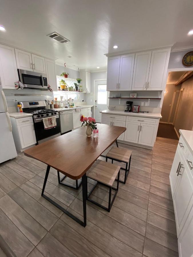 Private Room W/ Private Full Bathroom & Wifi & Ac & Shared Kitchen In Los Angeles Zewnętrze zdjęcie