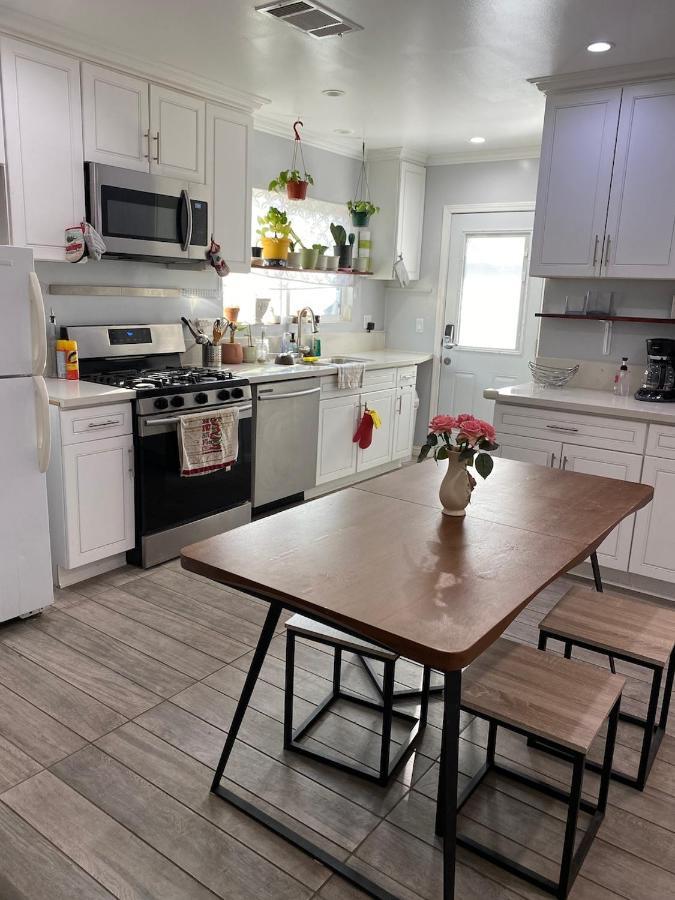 Private Room W/ Private Full Bathroom & Wifi & Ac & Shared Kitchen In Los Angeles Zewnętrze zdjęcie